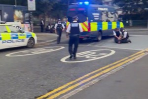 高度戒备！外媒报道伦敦警察赛前逮捕了部分米尔沃尔极端球迷