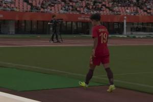 张琳艳20分钟内离场，疑似遭遇伤病困扰，谢宗梅替补登场调整阵容