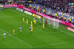 梅西助攻+1！梅西角球助攻奥塔门迪破门，奥塔门迪把梅西举高高