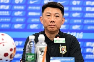 山东媒体：泰山军团对阵浙江队，一场充满活力的年轻对决即将上演，激烈对抗在所难免