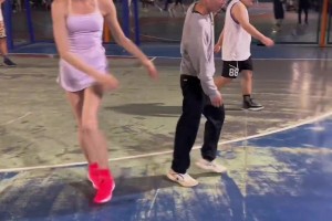 在野球场上遇到这样的防守你怎么办